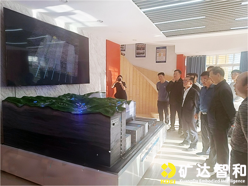 矿达智和智能矿山产品接受我国矿业专家何满潮院士的检阅与肯定